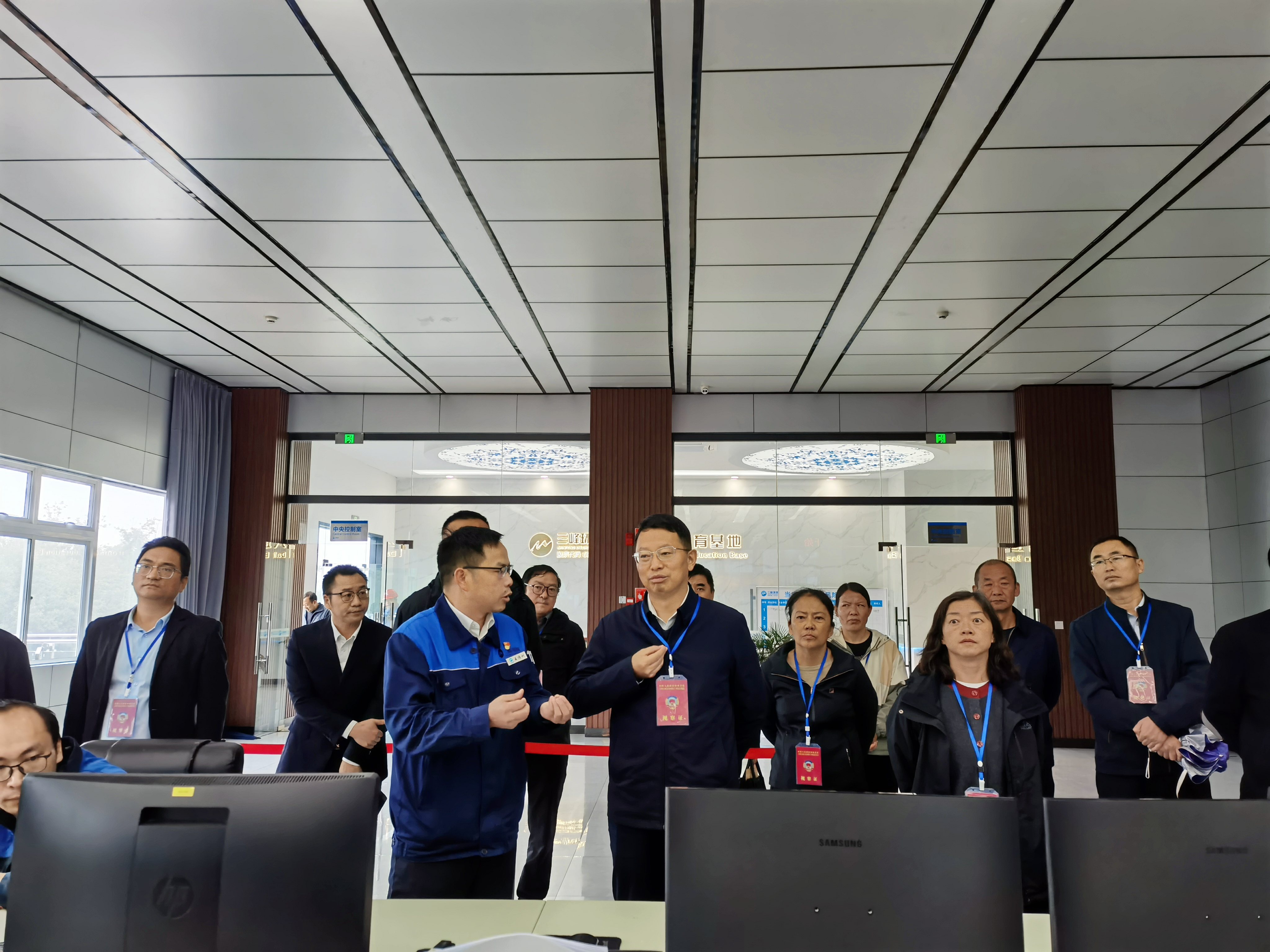 20250527大理州政协党组书记、主席程鹏率队到大理亿兆体育公司视察1.jpg